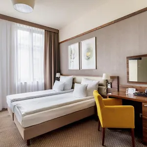 4* מלון Golden Tulip Center